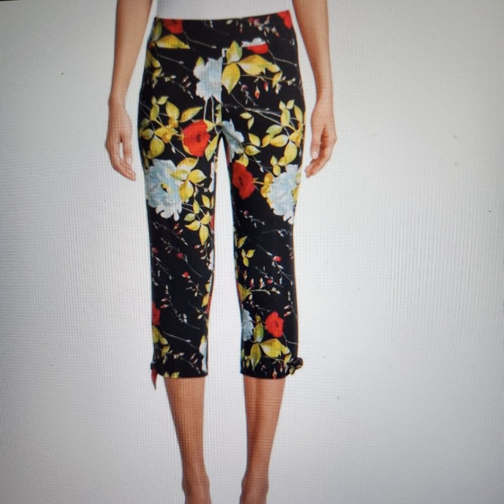 Priced to sell! Pioneer woman floral pull-on capri pant size XL - Hard to find!
